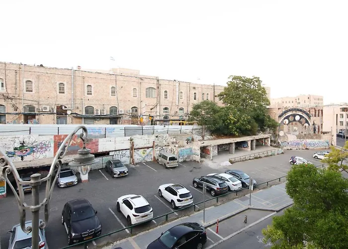 Mamilla Brilliant Emerald 2